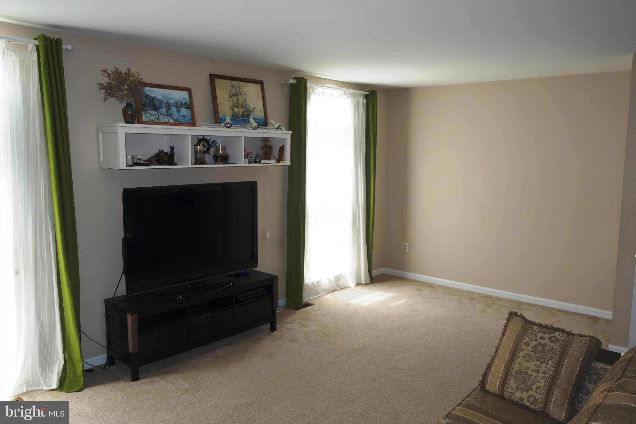 7437 Ridge Oak Court Springfield, VA 22153 - Photo 6 of 30 Living Room