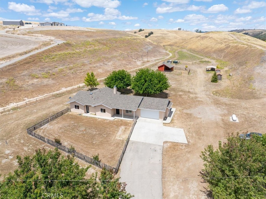 76846 Ranchita Canyon Road San Miguel, CA 93451 - Photo 29 of 51 an aerial view of residential houses with outdoor space