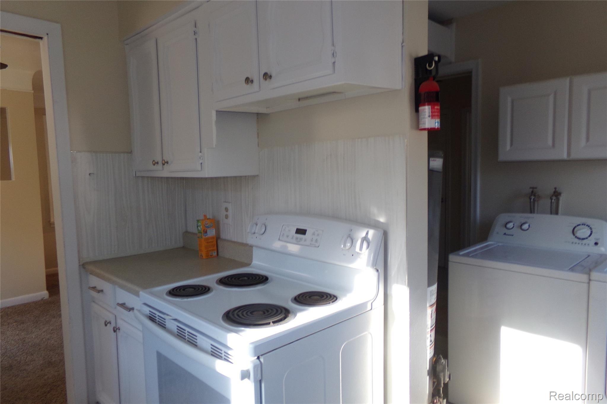 14361 Trenton Road Southgate, MI 48195 - Photo 6 of 6 KITCHEN/APPLIANCES STAY