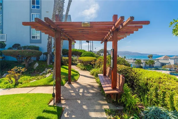$2,695 | 640 The Village, Unit 114, Redondo Beach, CA 90277