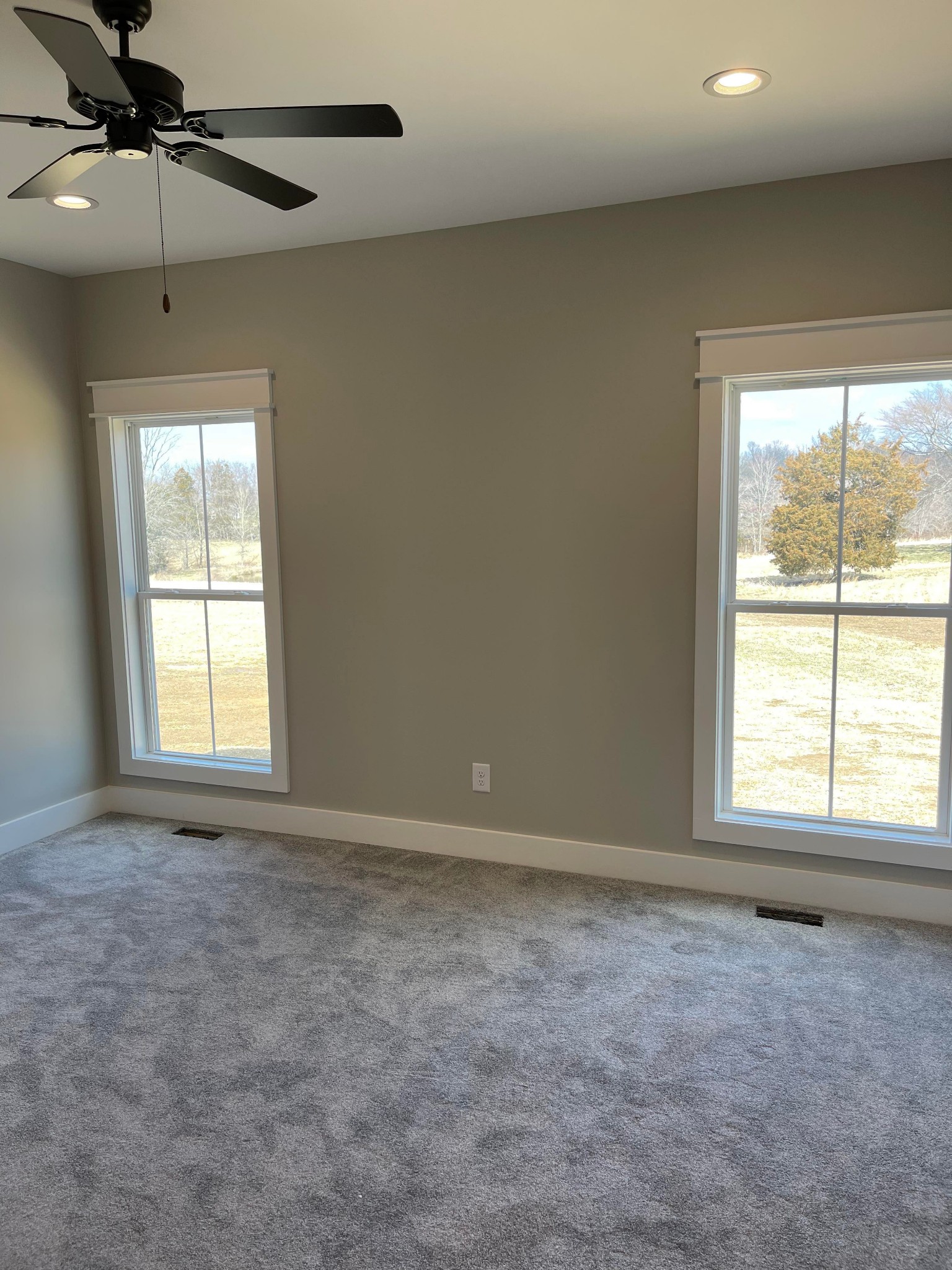 106 Freeland Road Portland, TN 37148 - Photo 6 of 23 an empty room with a window