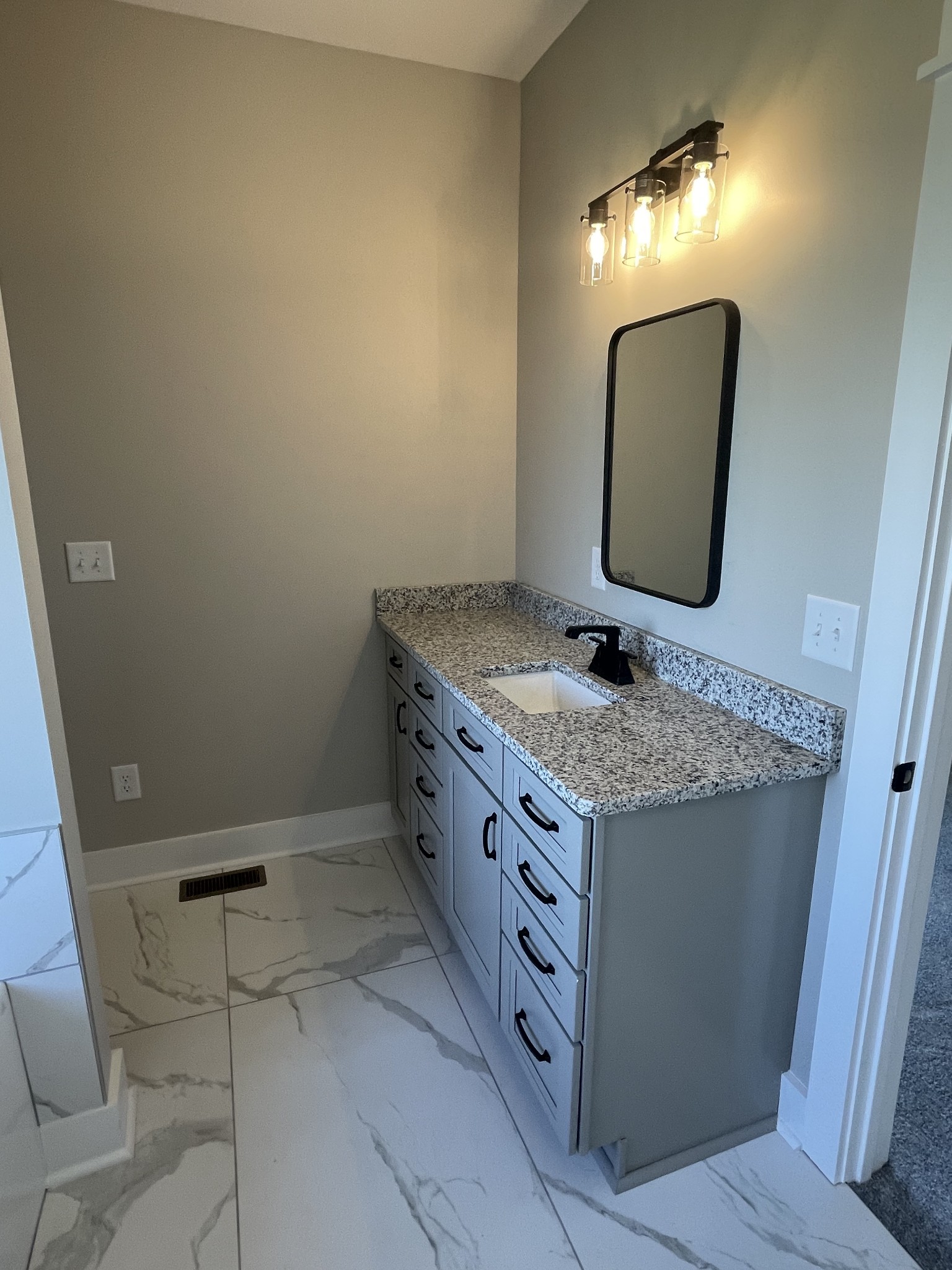 106 Freeland Road Portland, TN 37148 - Photo 7 of 23 wooden floor with a mirror