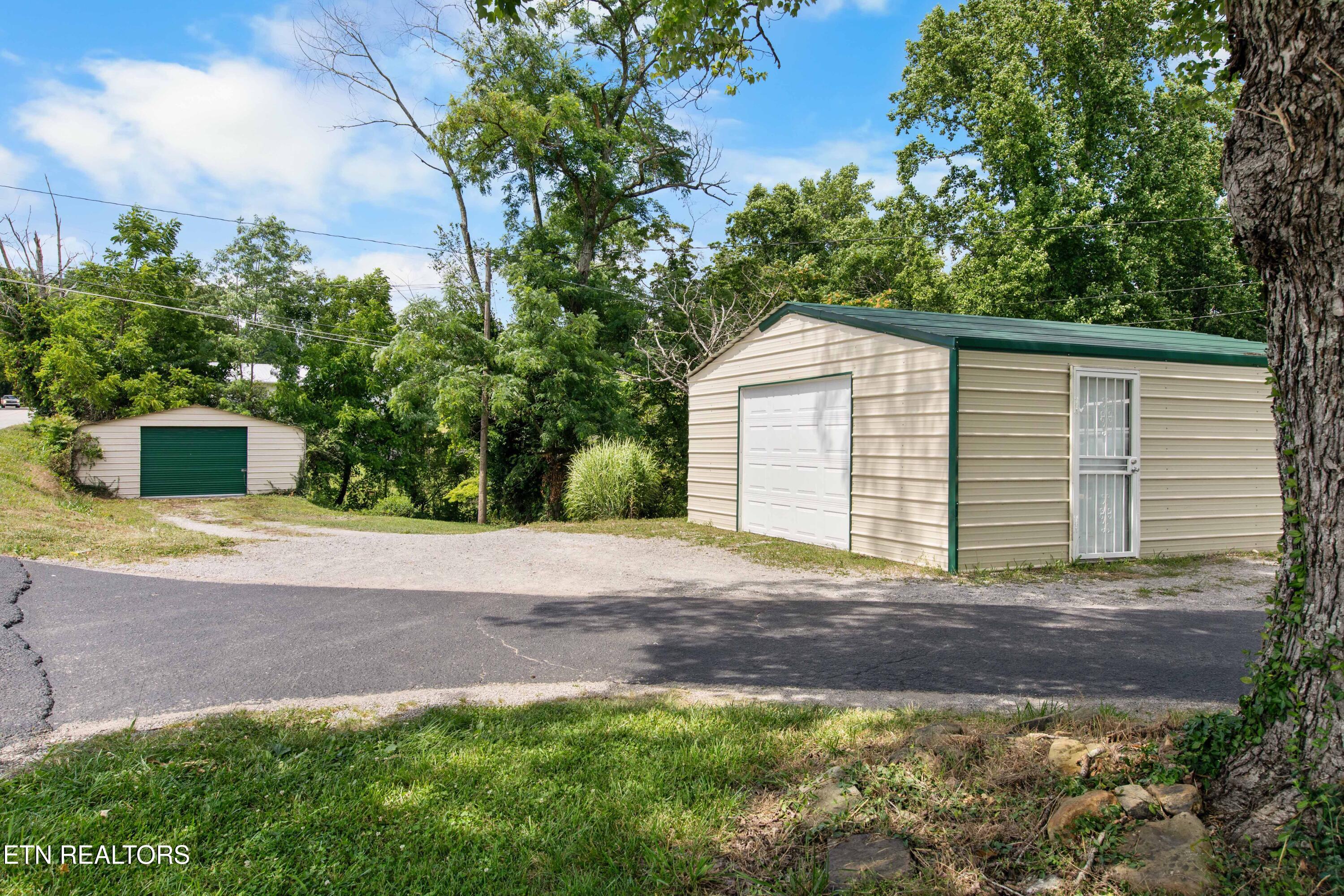 2473 Long Hollow Road La Follette, TN 37766 - Photo 32 of 41 030A4805