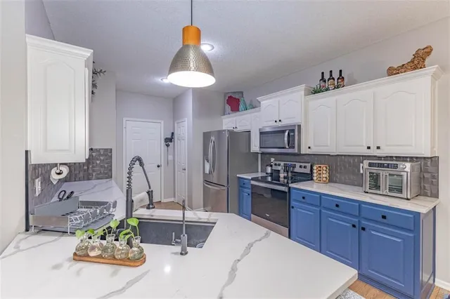 $329,950 | 34225 West 90th Circle, De Soto, KS 66018