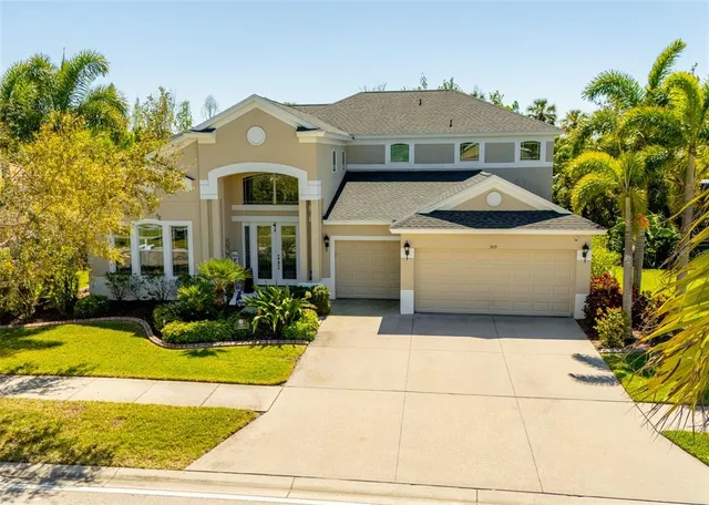 a view of a house with a yard