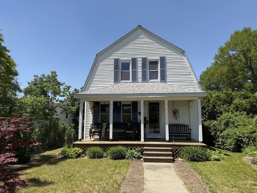 217 Middleboro Road Freetown, MA 02717 - Photo 2 of 42