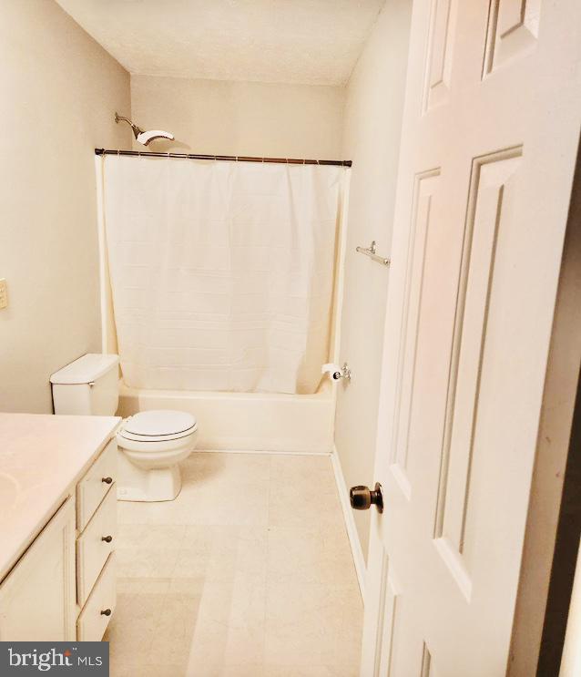 17989 Possum Point Road Dumfries, VA 22026 - Photo 28 of 33 Bathroom #1