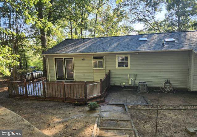 17989 Possum Point Road Dumfries, VA 22026 - Photo 9 of 33 Back of hose