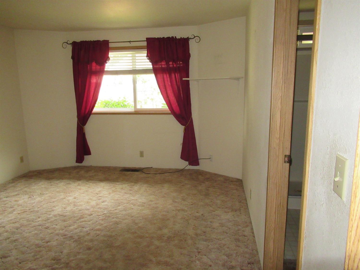 560 Daniel Street Central Point, OR 97502 - Photo 11 of 18 Additional Photo