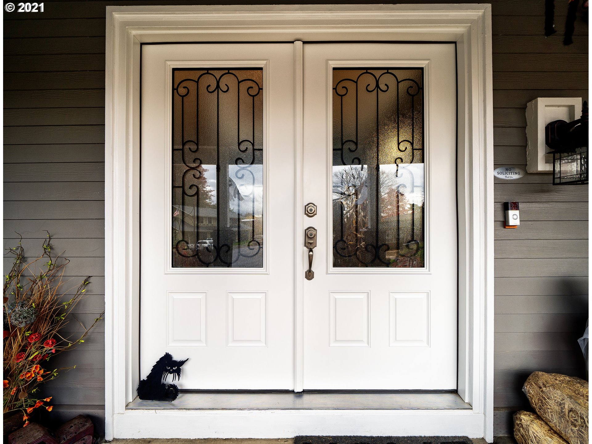 497 71st Street Springfield, OR 97478 - Photo 3 of 32 a view of a door front of a house