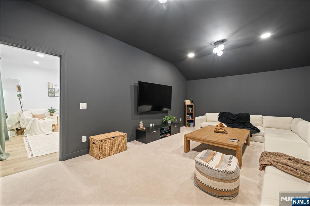 27 Garrabrant Road Clifton, NJ 07013 - Photo 15 of 24