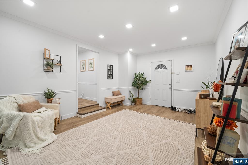 27 Garrabrant Road Clifton, NJ 07013 - Photo 2 of 24