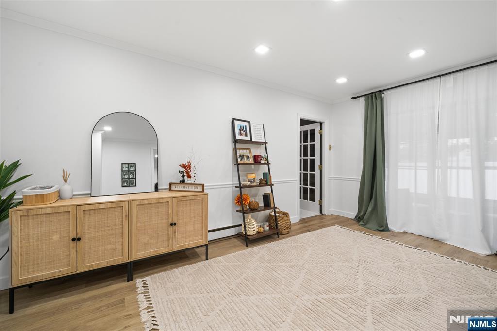 27 Garrabrant Road Clifton, NJ 07013 - Photo 3 of 24