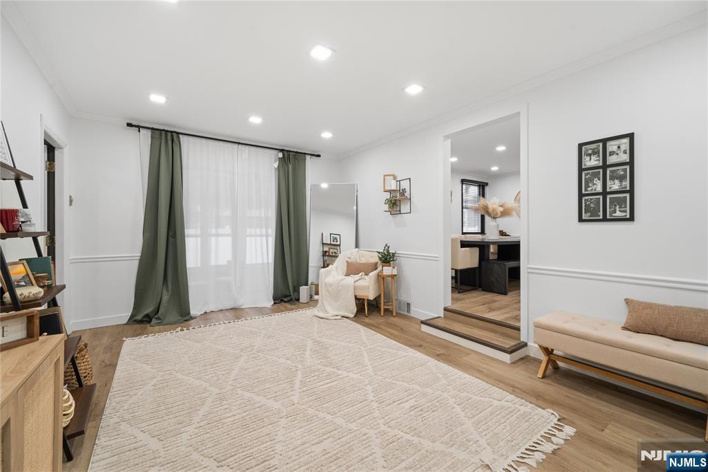 27 Garrabrant Road Clifton, NJ 07013 - Photo 4 of 24