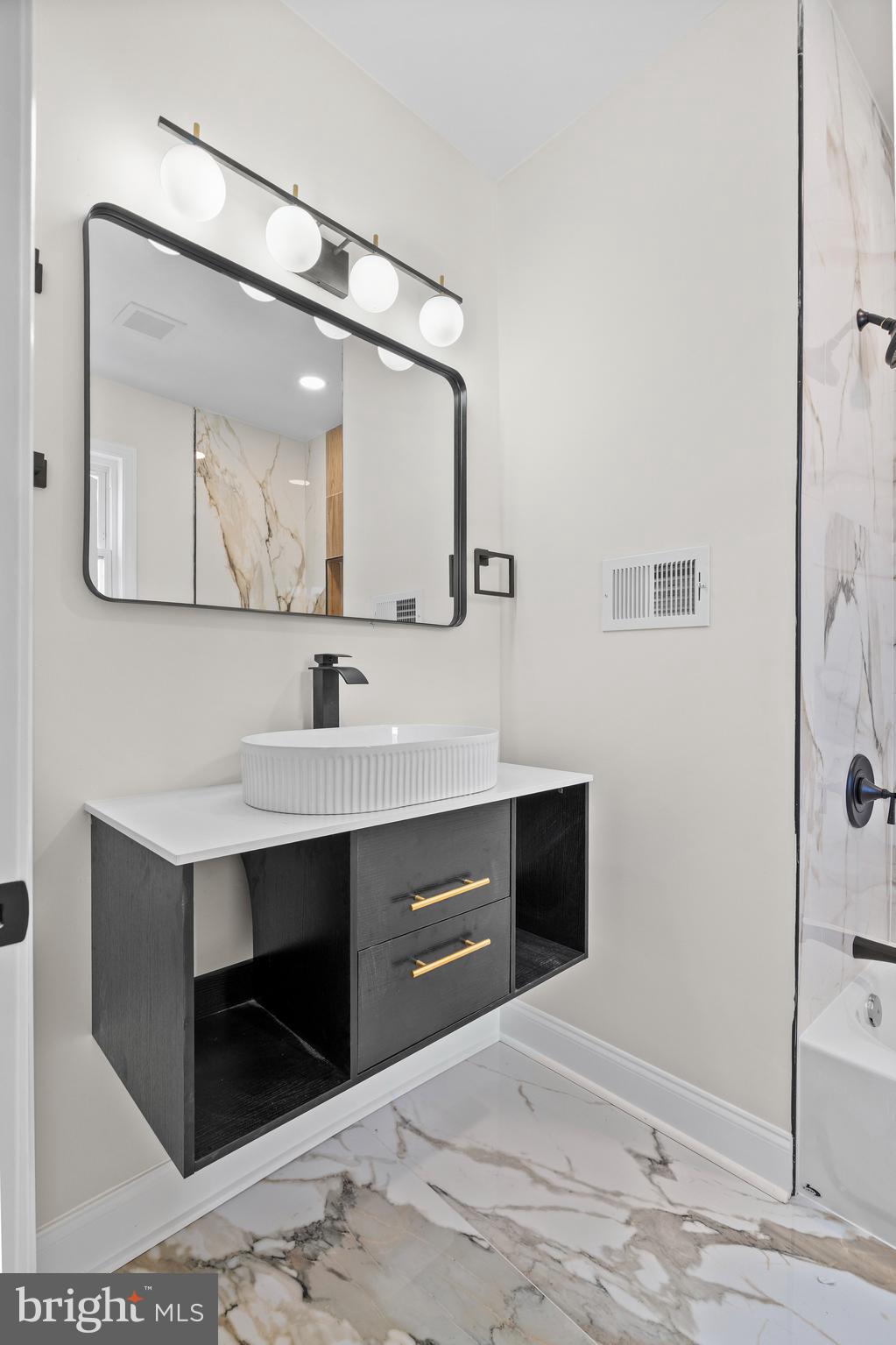 3809 Grantley Road Baltimore, MD 21215 - Photo 12 of 56