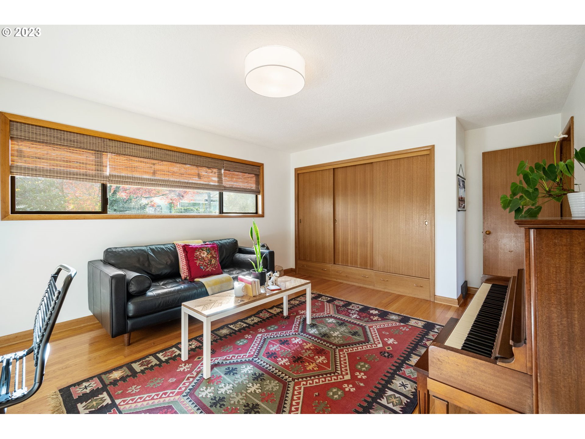4020 Northeast Rosa Parks Way Portland, OR 97211 - Photo 25 of 48 a living room with furniture