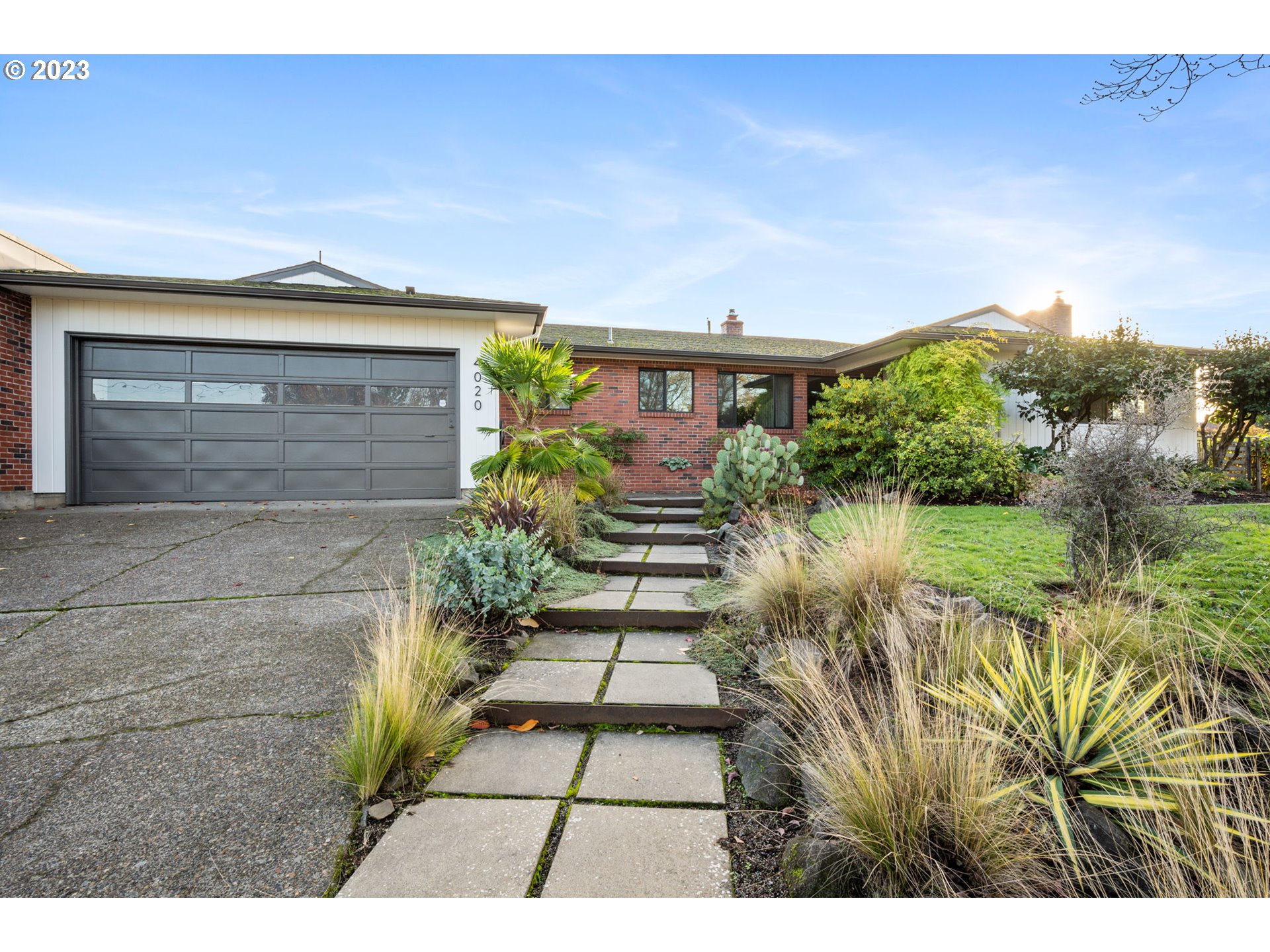 4020 Northeast Rosa Parks Way Portland, OR 97211 - Photo 3 of 48 a view of entryway with garden