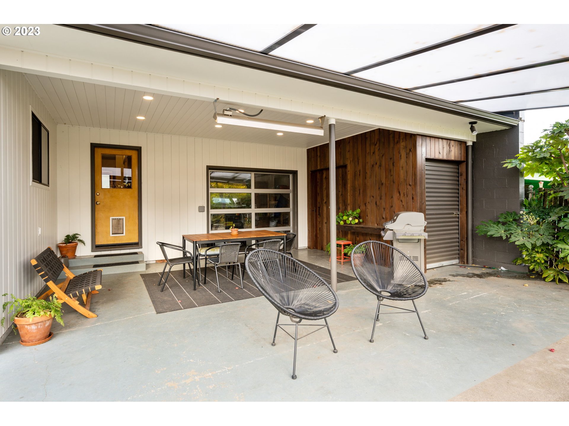 4020 Northeast Rosa Parks Way Portland, OR 97211 - Photo 37 of 48 a dining room with furniture and a potted plant