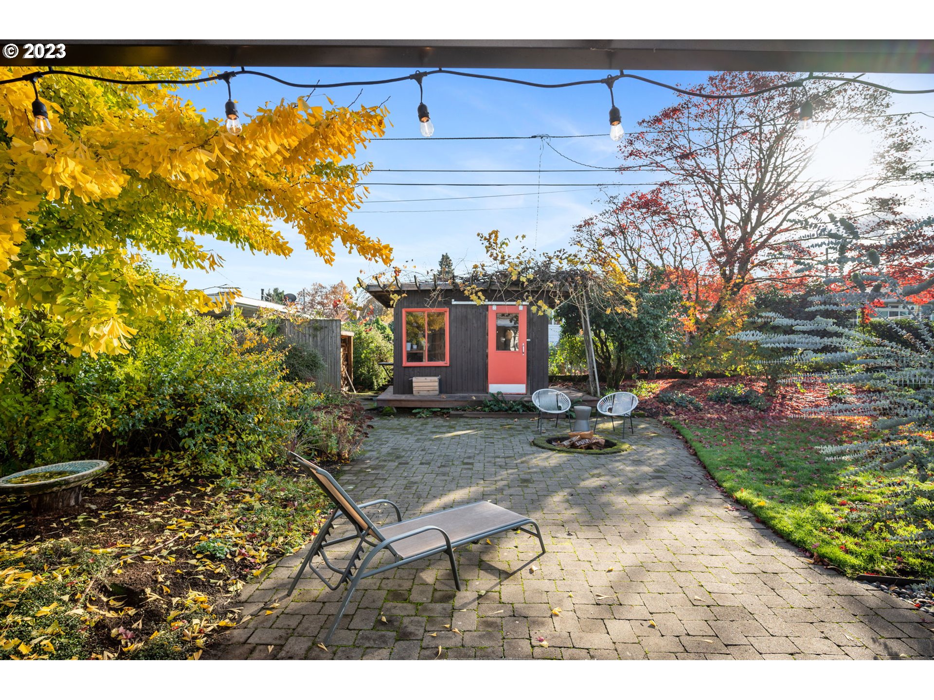 4020 Northeast Rosa Parks Way Portland, OR 97211 - Photo 40 of 48 a backyard of a house with table and chairs