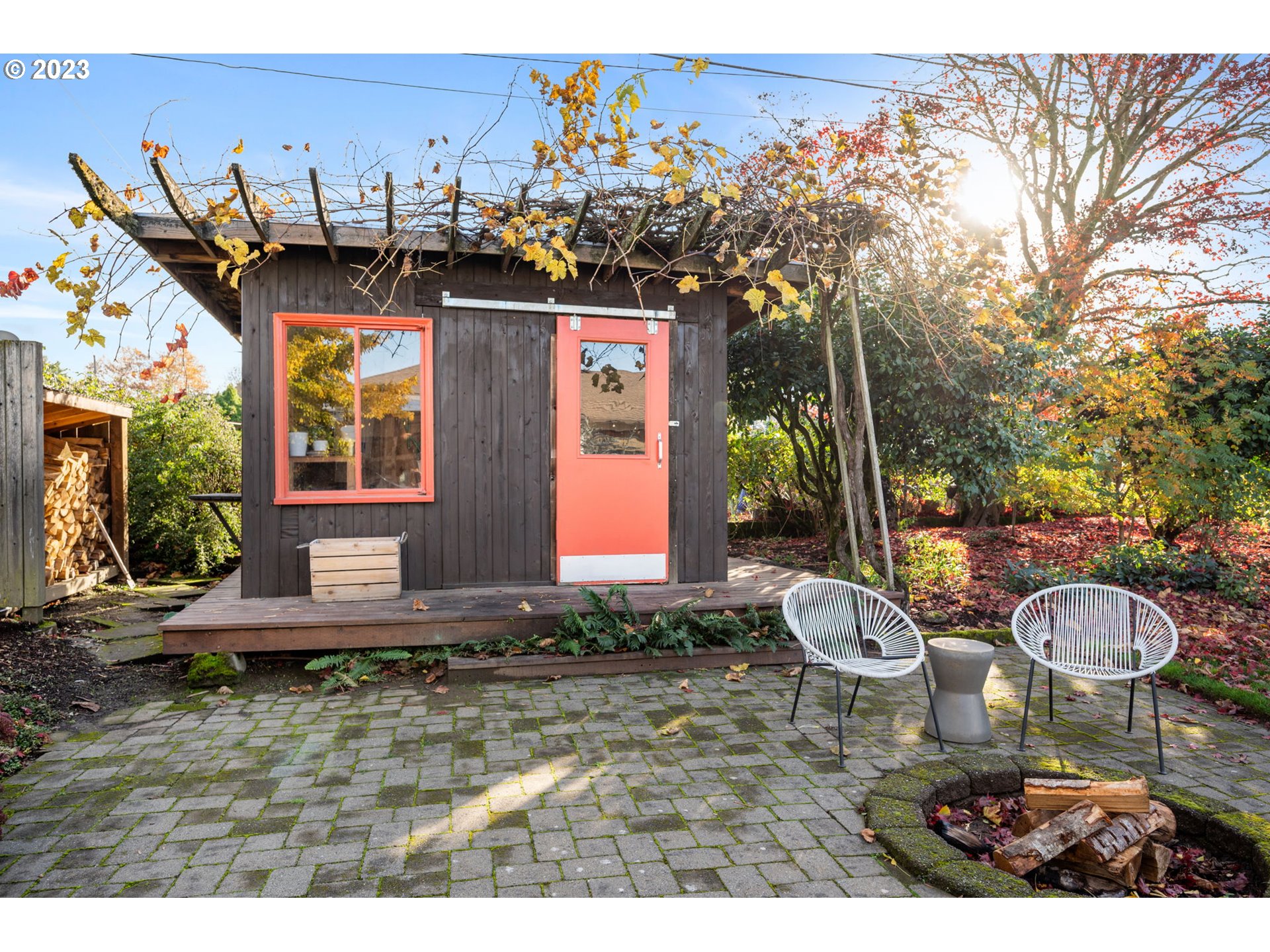 4020 Northeast Rosa Parks Way Portland, OR 97211 - Photo 42 of 48 a front view of a house with garden