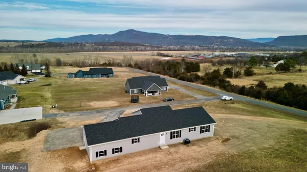 $345,000 | 10 Earhart Court, Petersburg, WV 26847