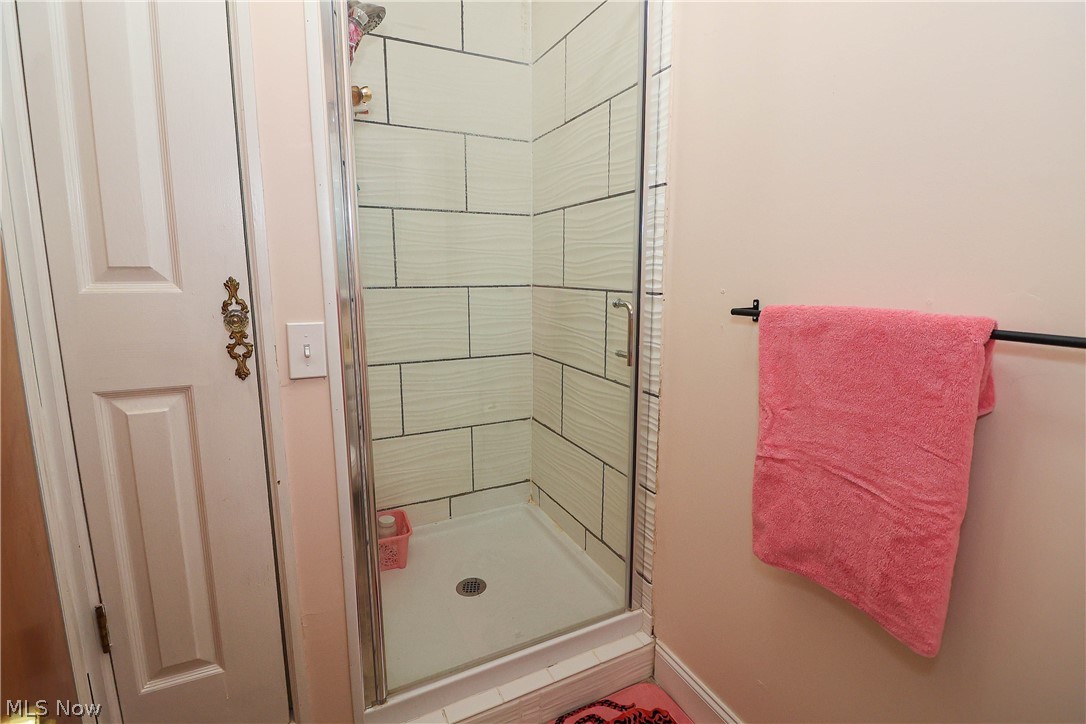 15055 Sisson Road Chardon, OH 44024 - Photo 24 of 40 Master Bathroom
