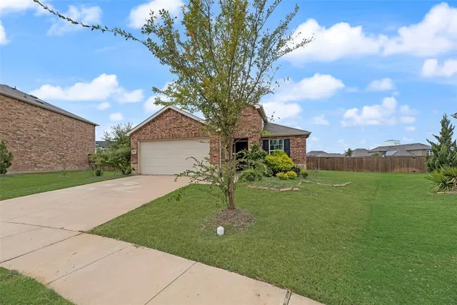 $1,995 | 1802 Aslynn Circle, Aubrey, TX 76227