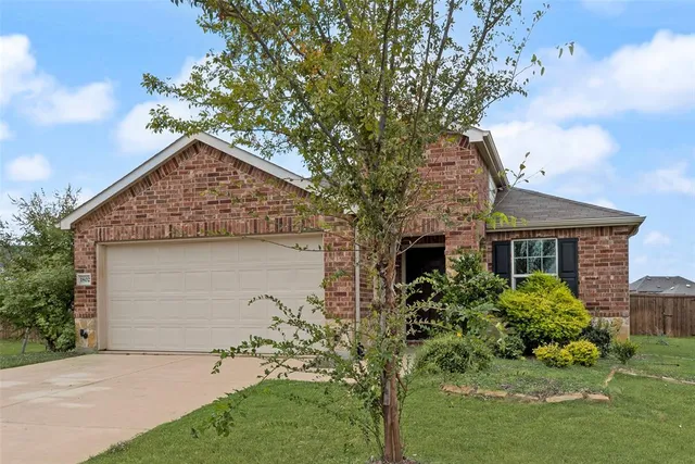 $1,995 | 1802 Aslynn Circle, Aubrey, TX 76227