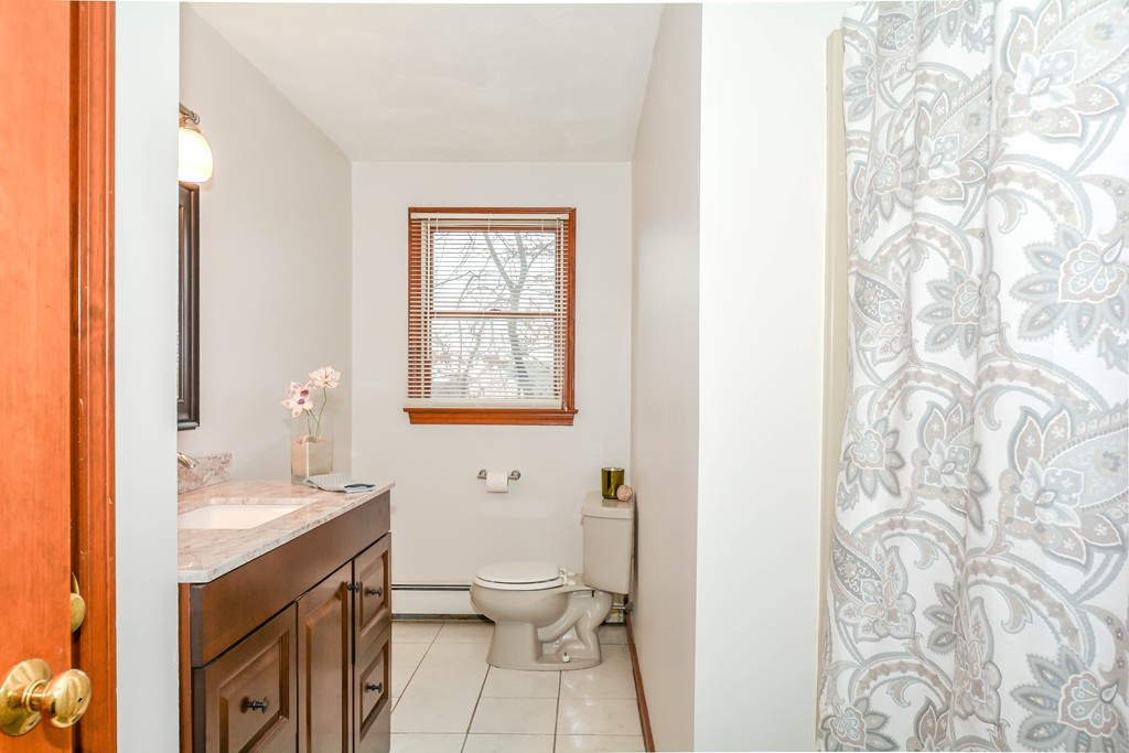 48 Chestnut Road Reading, MA 01867 - Photo 12 of 29 Gallery Image 12