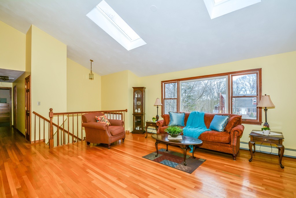 48 Chestnut Road Reading, MA 01867 - Photo 4 of 29 Gallery Image 4