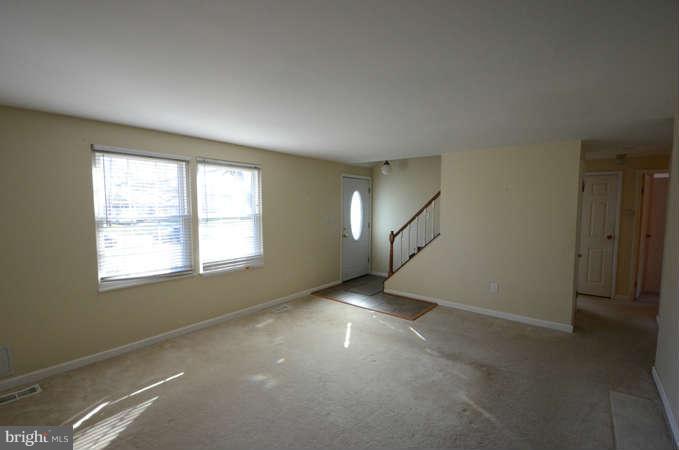 15308 Good Hope Road Silver Spring, MD 20905 - Photo 3 of 21 Living Room