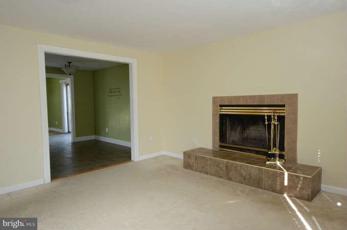 15308 Good Hope Road Silver Spring, MD 20905 - Photo 4 of 21 Living Room