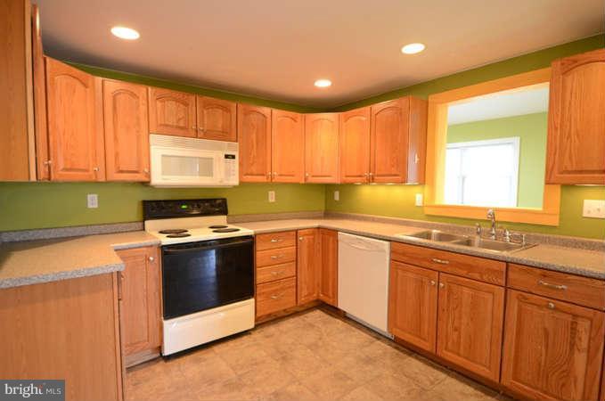 15308 Good Hope Road Silver Spring, MD 20905 - Photo 5 of 21 Kitchen