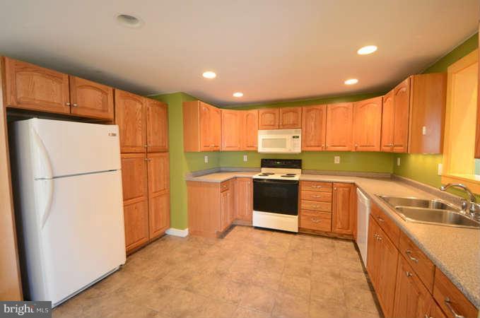 15308 Good Hope Road Silver Spring, MD 20905 - Photo 6 of 21 Kitchen