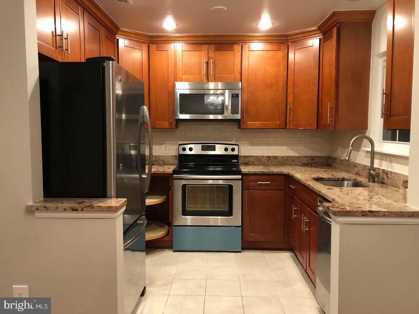 2322 Hunters Square Court Reston, VA 20191 - Photo 10 of 29