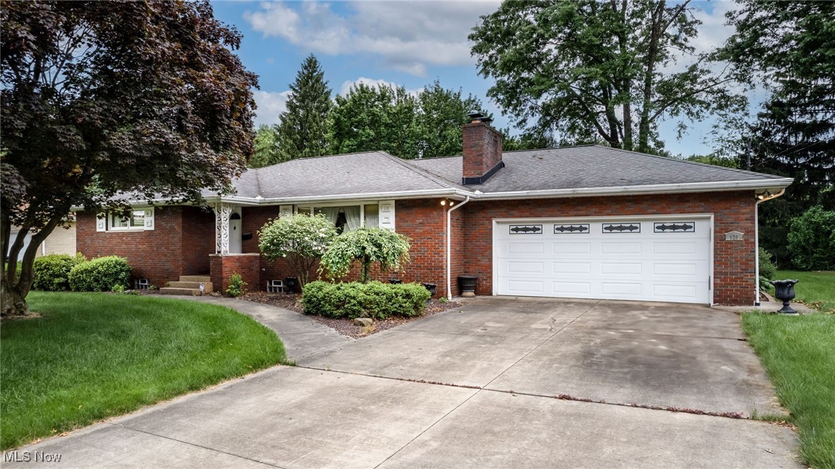 126 South Rhodes Avenue Niles, OH 44446 - Photo 1 of 23 Ranch-style house featuring a garage and a front yard