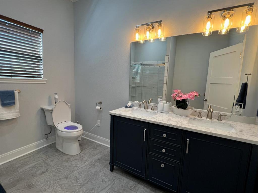 724 Franklin Street Bellevue, TX 76228 - Photo 24 of 32 a bathroom with a toilet sink and mirror