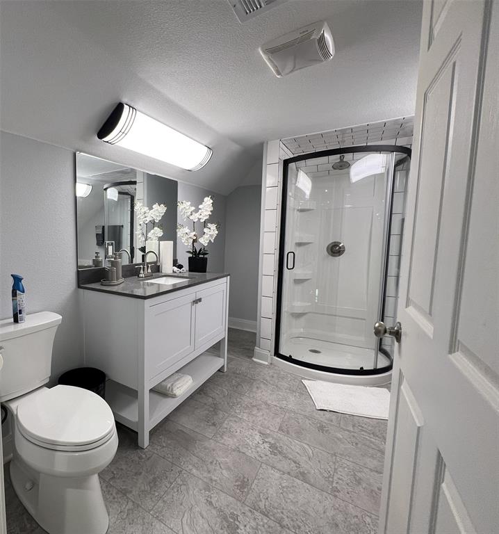 724 Franklin Street Bellevue, TX 76228 - Photo 31 of 32 a bathroom with a toilet sink and mirror