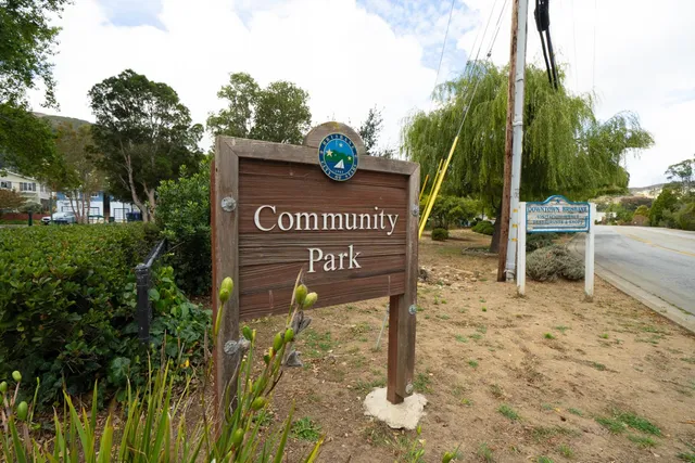 a view of a house with a big yard