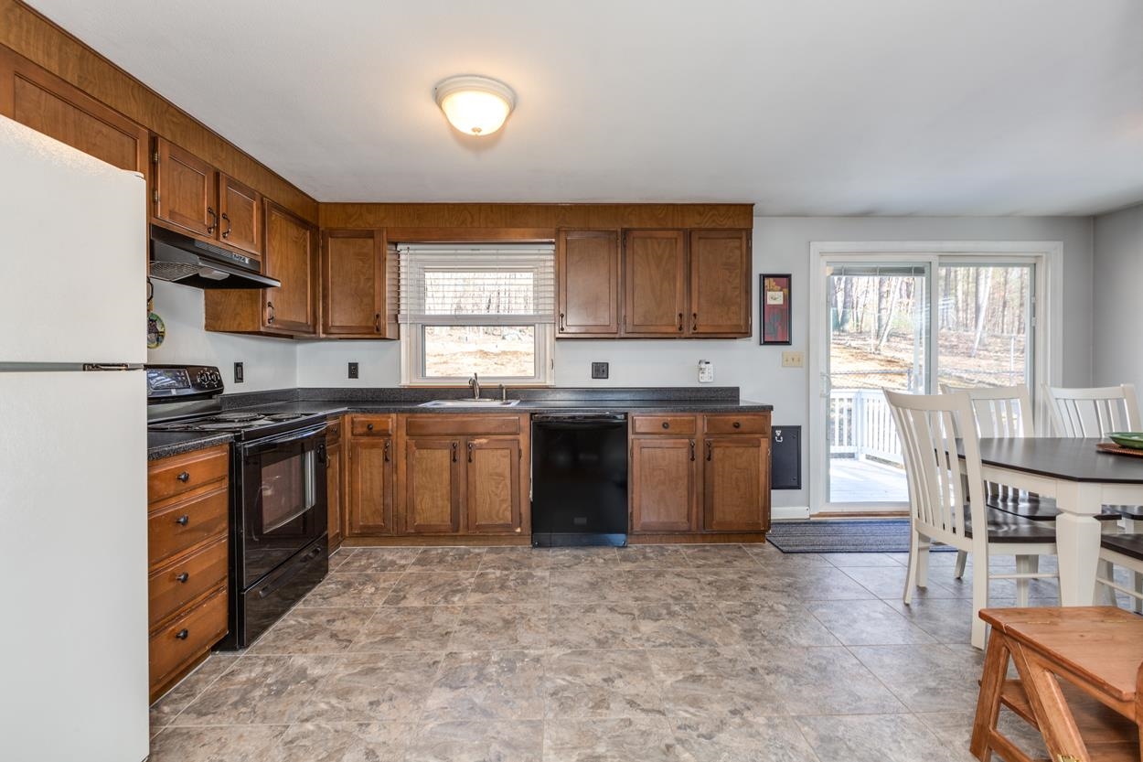 74 North Lowell Road Windham, NH 03087 - Photo 10 of 31