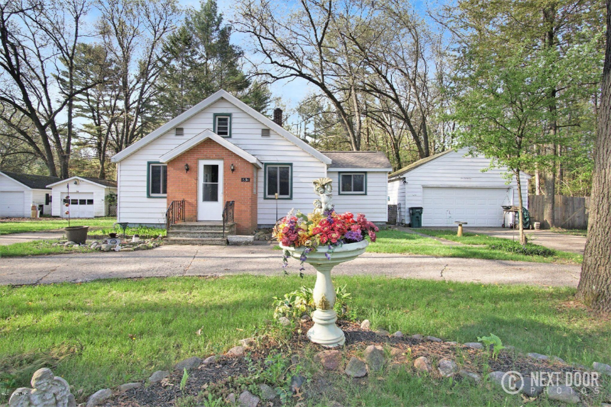 631 West River Road Muskegon, MI 49445 - Photo 2 of 37 DSC09721_preview