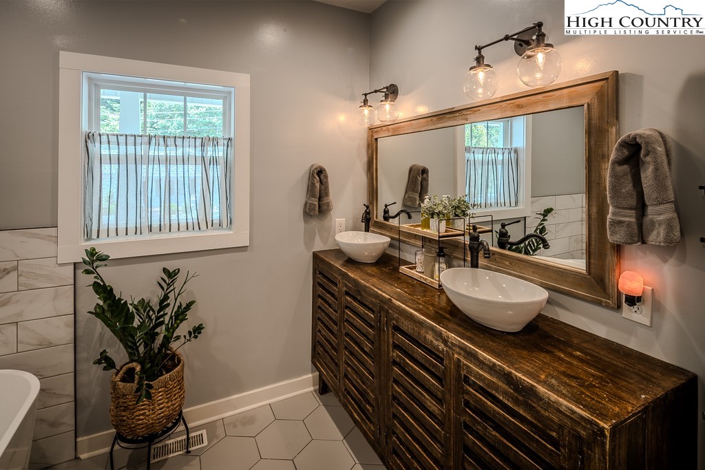 884 Queen Street Boone, NC 28607 - Photo 18 of 45