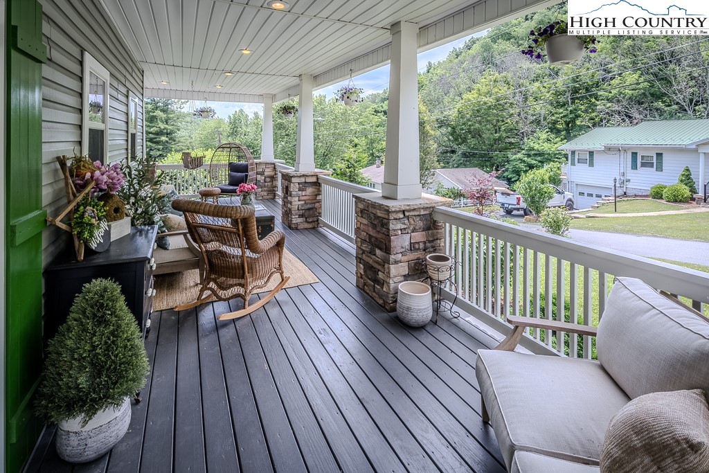 884 Queen Street Boone, NC 28607 - Photo 2 of 45