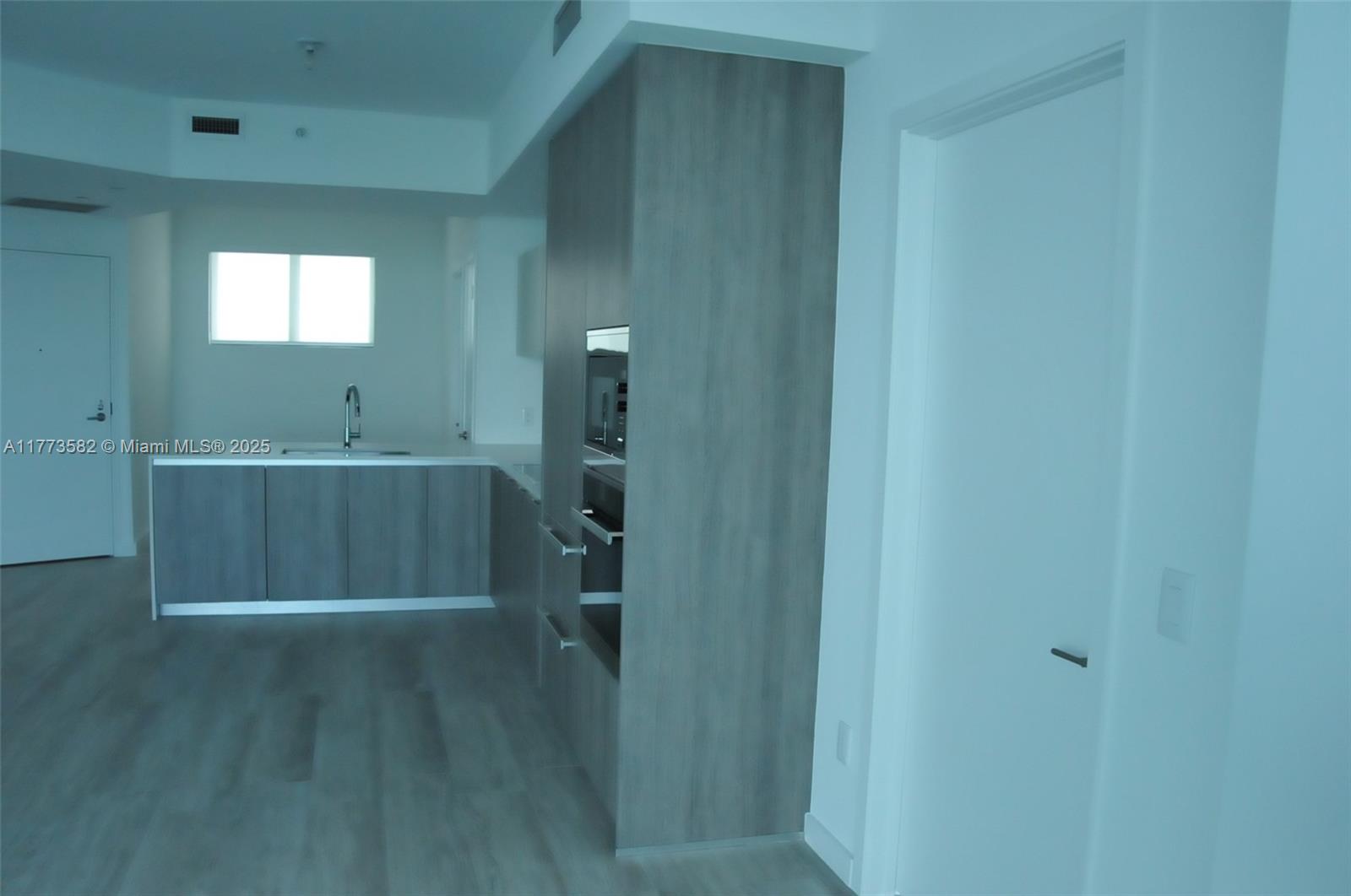 Edgewater Miami, FL 33137 - Photo 11 of 23