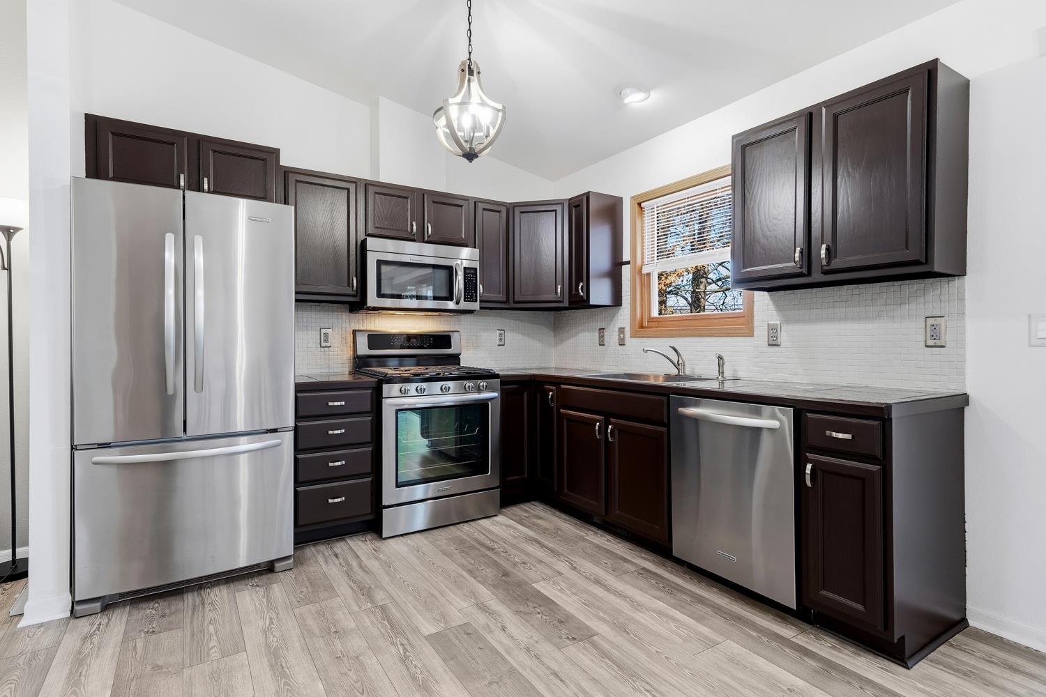 517 Prospect Circle Shawano, WI 54166 - Photo 10 of 35