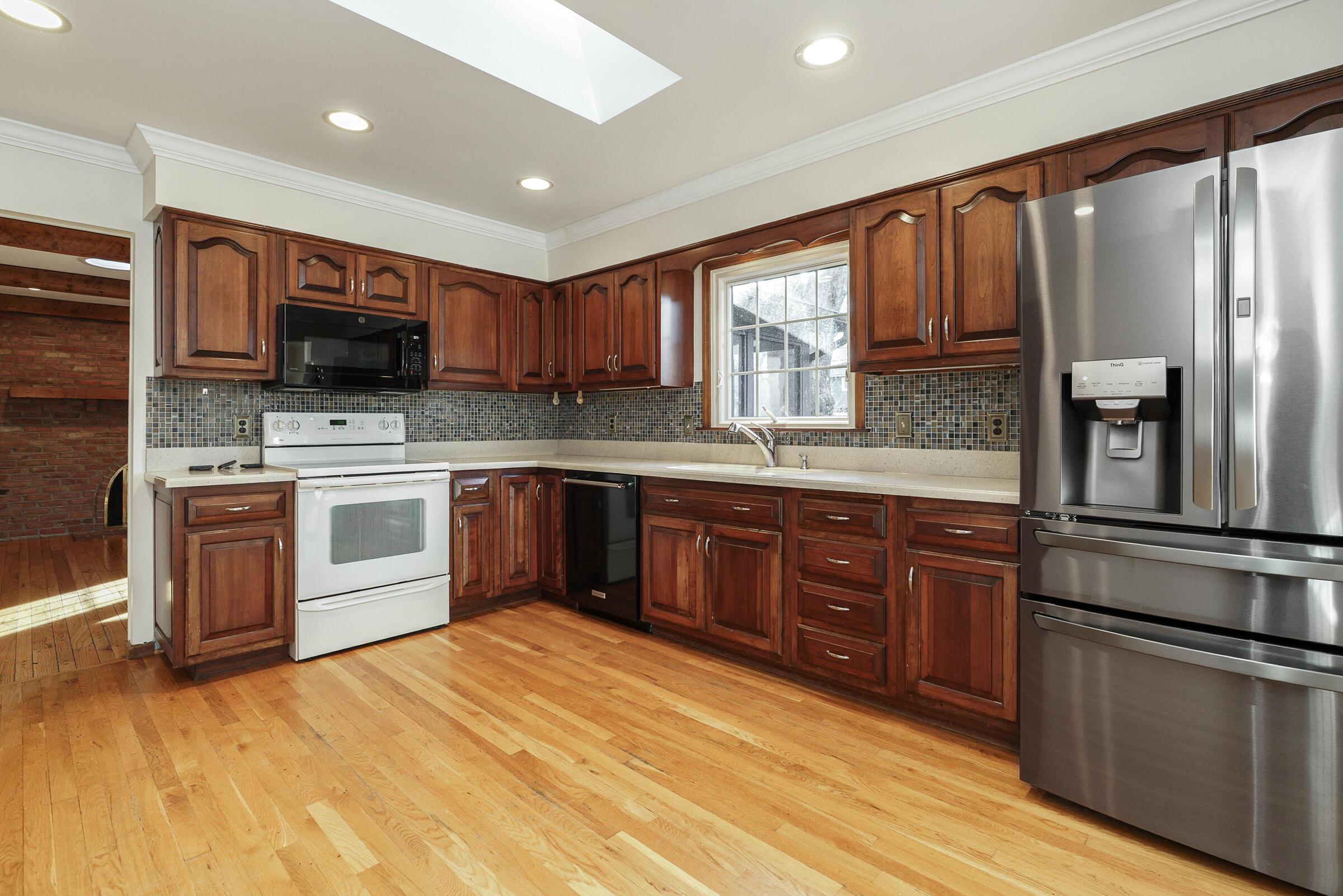 5975 Rocky Rill Road Columbus, OH 43235 - Photo 9 of 38 Kitchen