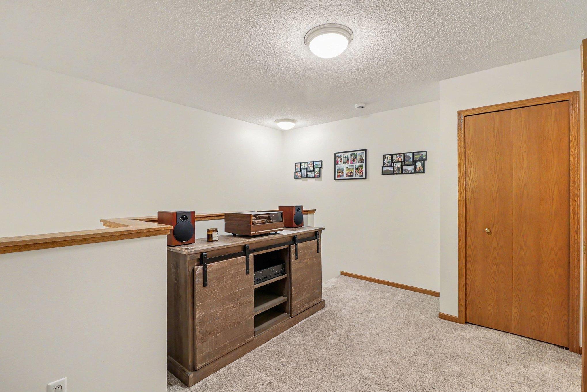 8443 Cortland Road Eden Prairie, MN 55344 - Photo 12 of 25