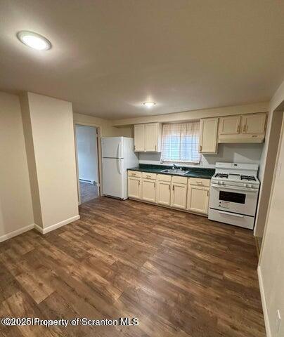 318 15th Avenue, Unit 3 Scranton, PA 18504 - Photo 2 of 13 a view of kitchen with wooden floor