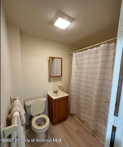 318 15th Avenue, Unit 3 Scranton, PA 18504 - Photo 7 of 13 a bathroom with a sink toilet and shower