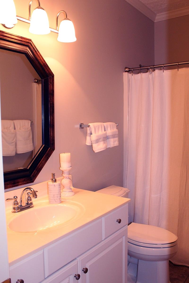 175 Windale Drive Jackson, TN 38305 - Photo 19 of 25 a bathroom with a sink a toilet and a mirror